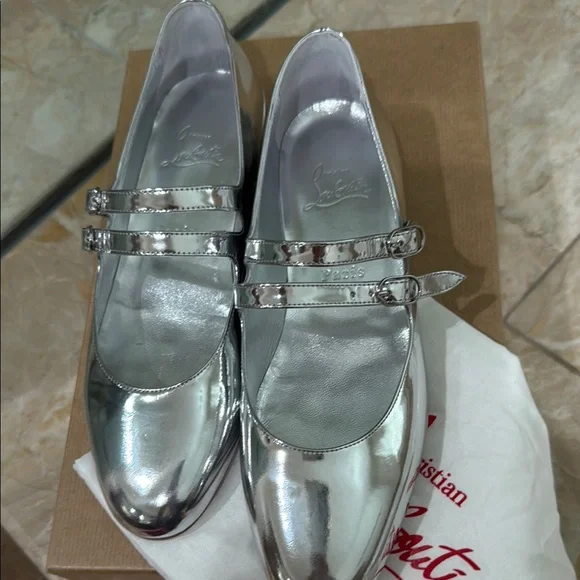 Christian Louboutin Silver Heels Luxury Elegance - Picture 3 of 7